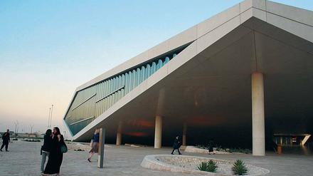 Alles unter einem Dach. Das Gebäude des niederländischen Stararchitekten Rem Koolhaas wurde 2018 eröffnet. Die Nationalbibliothek von Katar beherbergt eine Million Bücher und vieles mehr.