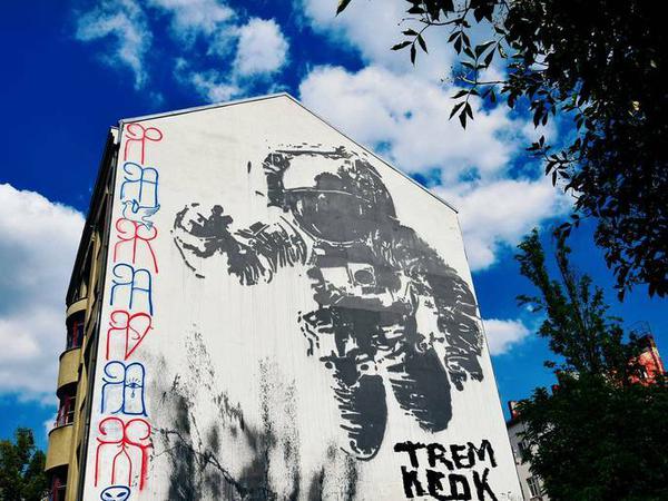 Das Wandbild "Astronaut Cosmonaut" in der Oranienstraße.