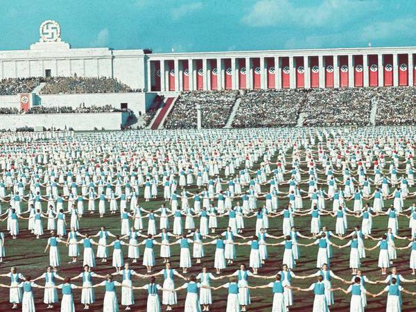 Ornament der Masse. Frauenformation auf dem Nürnberger Reichsparteitag.