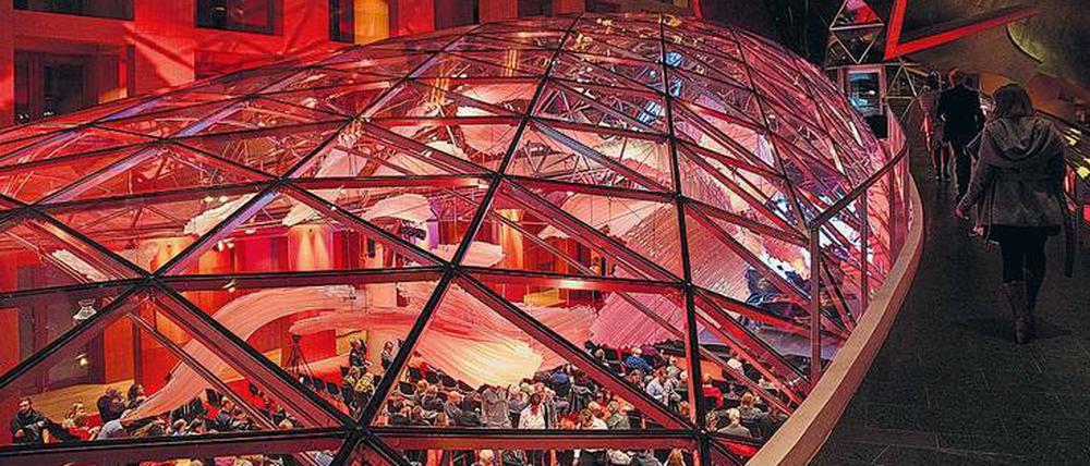 Spektakulär. Die von Frank Gehry entworfene Halle im Haus der DZ-Bank am Brandenburger Tor.