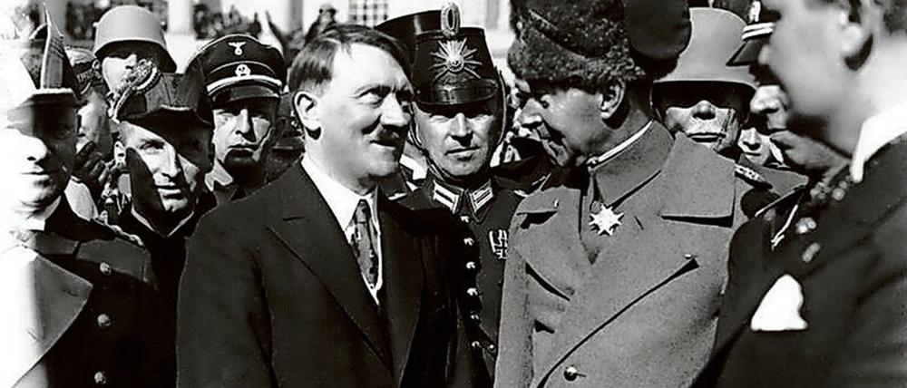 Hitler und der ehemalige Kronprinz Wilhelm von Preußen 1933 beim „Tag von Potsdam“. D