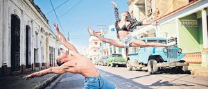 Steiniger Weg zum Erfolg. Yordi Pérez Cardoso und Mariem Valdés Martínez tanzen in den Straßen von Cienfuegos. 