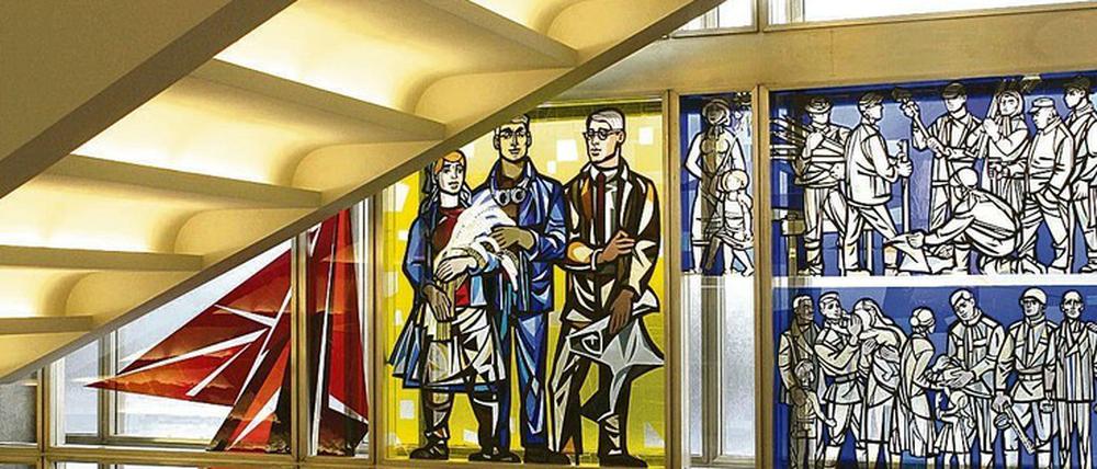 Sozialistische Idealwelten. Glasbild von Walter Womacka im ehemaligen Staatsratsgebäude. 