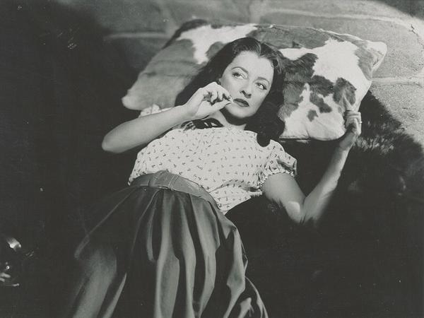 Heimtückische Frau. Bette Davis im Film noir „Beyond The Forest“ (1945).