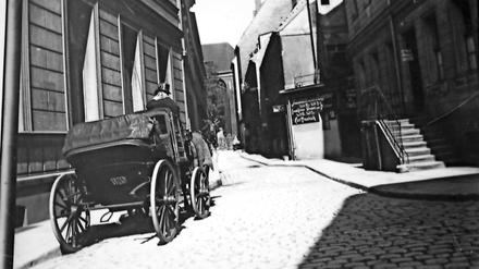 Milljöh. Heinrich Zilles Fotografie von 1901 zeigt den Bullenwinkel in der Waisenstraße.