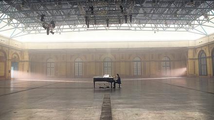 Ein Ambiente zwischen Turnhalle und italienischem Palazzo: Nick Cave im „Alexandra Palace“ in London.