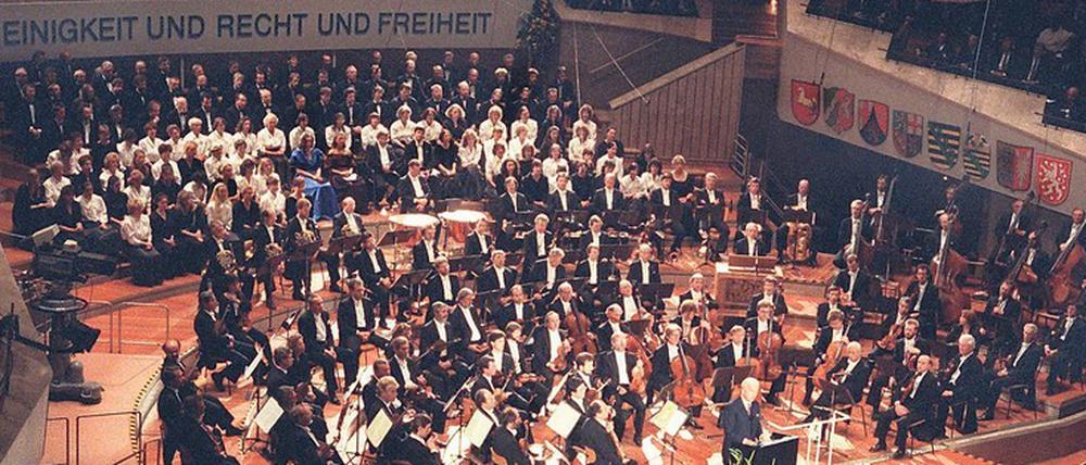 Die Berliner Philharmoniker beim Festakt zur Wiedervereinigung am 3. Oktober 1990.