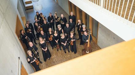 Zuschussgeschäft. Das Freiburger Barockorchester wird in Berlin von der Konzertdirektion Adler aufs Podium gebracht. Das nächste Konzert findet am 13.10. unter Leitung von René Jacobs in der Philharmonie statt.