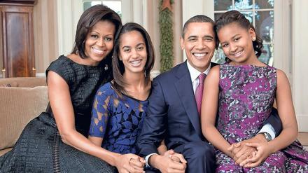 Premiere. Michelle, Sasha, Barack und Malia Obama ziehen als erste afroamerikanische Familie ins Weiße Haus, von 2009 bis 2017. 