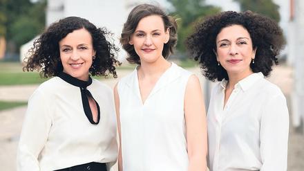 Reisende in Wort und Klang. Schauspielerin Maria Schrader, Geigerin Franziska Hölscher und Pianistin Marianna Shirinyan.