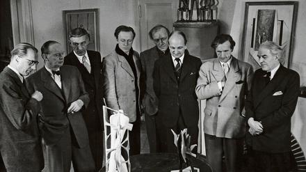 Nachdenklich. Jury der deutschen Auswahl, Berlin 1953.