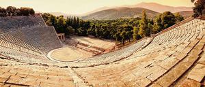 Kultischer Ort in der Antike. Das Theater von Epidauros, erbaut im 4. Jahrhundert v. Christus, wird heute noch bespielt.