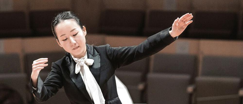 Nodoka Okisawa ist die aktuelle Assistentin von Kirill Petrenko. Sie wurde noch ohne Wettbewerb Stipendiatin der Karajan-Akademie.