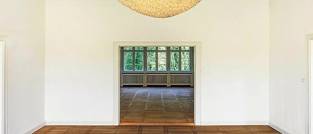 Traumtropfen. Christiane Löhrs „Große Samenwolke“ im Haus am Waldsee.