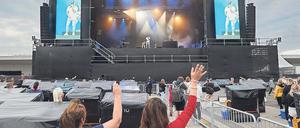 So wie beim Strandkorb Open Air-Konzert am Cruise Center Steinwerder in Hamburg sehen derzeit viele Konzerte aus. 
