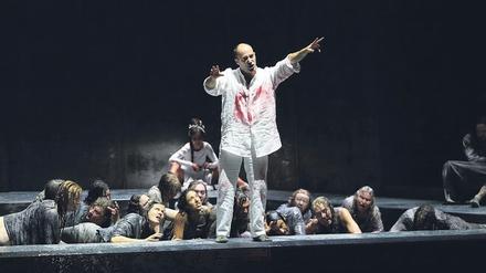 Es lebe der König, der König sei verflucht: Leigh Melrose in der Titelpartie an der Komischen Oper. 