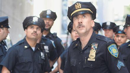 Heroisch. Nicolas Cage als Polizist John McLoughlin (r.) in Oliver Stones Film „World Trade Center“. Die Geschichte von zwei Rettern, die noch in letzter Minute aus den Trümmern der Zwillingstürme geborgen werden konnten.