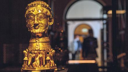 Der sogenannte Barbarossakopf, entstanden um 1160, ist ein Höhepunkt der Magdeburger Ausstellung „Mit Bibel und Spaten“.