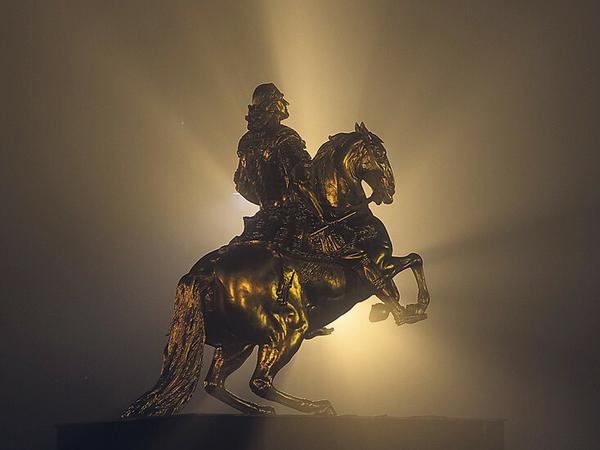 August der Starke als Goldener Reiter in Dresden.