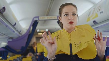 Adèle Exarchopoulos spielt in „Zero Fucks Given“ eine Flugbegleiterin, die sich mit One-Night-Stands die Zeit vertreibt.