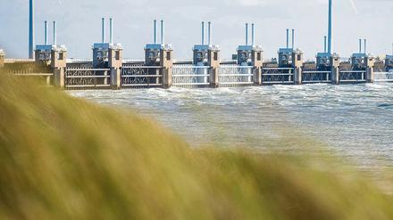 Schutz gegen schwere See. Der Oosterscheldekering ist ein Teil des niederländischen Deltawerkes.