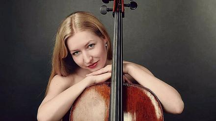 Die 1996 geborene Cellistin Anouchka Hack spielt ein italienisches Instrument von 1769.