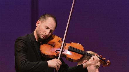 Antoine Tamestit spielt seine Viola als sinnlichen Ausdruck der Unversöhnlichkeit.