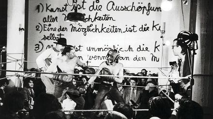Documenta-Finale. Boxkämpfer Beuys (li.) besiegte 1972 Abraham David Christian in drei Runden nach Punkten.