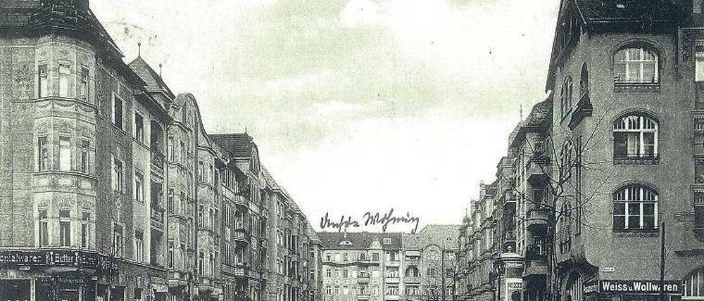 Damals. Im Eckhaus Miquelstraße 8 (o. l.) lebte Kafka im Herbst 1923. Im „Rothenburg Eck“ (u. r.) fand sich 2012 die Postkarte. 
