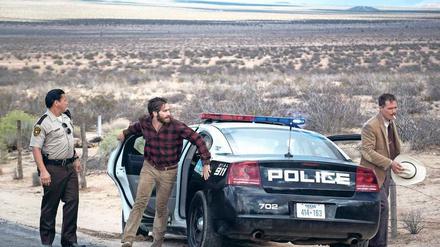 Lost Highway. Jake Gyllenhaal (Mitte) spielt eine Doppelrolle: als Schriftsteller und dessen Romanfigur. 