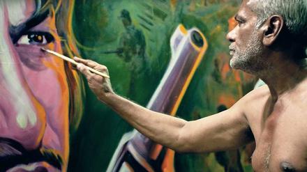 Gefühl für Gut und Böse. Sheik Rehman ist der letzte Kinomaler von Mumbai, sein Atelier liegt hinter der Leinwand des Filmpalasts „Alfred Talkies“.