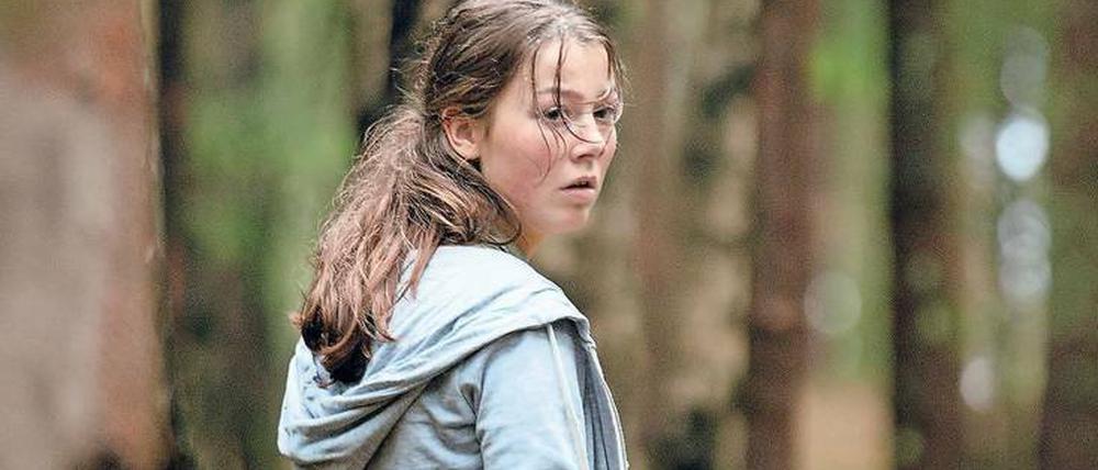 Wo ist Emilie? Kaja (Andrea Berntzen) sucht ihre kleine Schwester, während im Sommerlager auf der Insel Utøya unentwegt Schüsse fallen. 