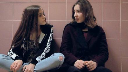 Pariser Schülerinnen und Schüler sprechen in "Premières solitudes" über ihre Ängste. 