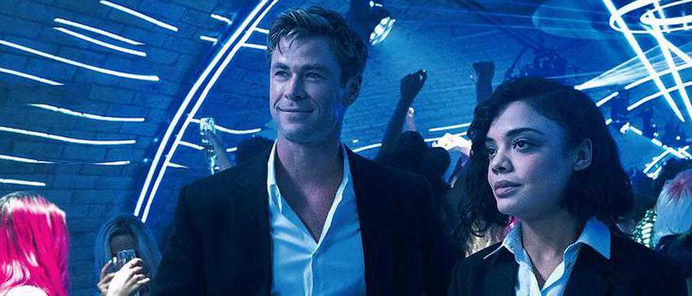 Chris Hemsworth und Tessa Thompson als Agentenduo.
