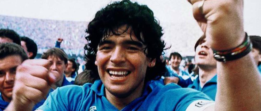 Siegerlächeln. Diego Maradona feierte große Erfolge. Dann kam der Absturz.