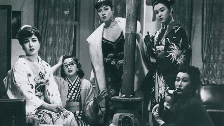 Ausbeutungsverhältnisse. In „Streets of Shame“ (1956) beschreibt Mizoguchi die Welt der Geisha-Häuser.