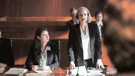 Jodie Foster spielt die Menschenrechtsanwältin Nancy Hollander, an ihrer Seite Shailene Woodley als ihre Assistentin. 