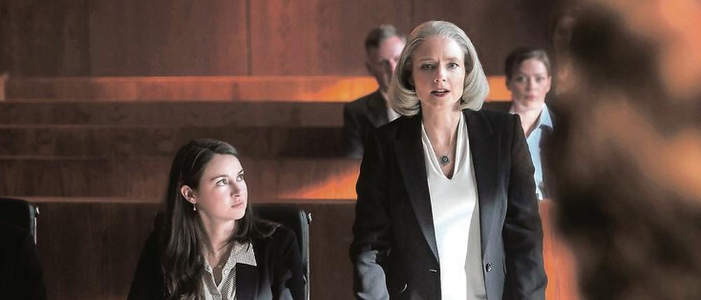 Jodie Foster spielt die Menschenrechtsanwältin Nancy Hollander, an ihrer Seite Shailene Woodley als ihre Assistentin. 