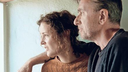 Liebe und Arbeit: Chris (Vicky Krieps) und Tony (Tim Roth) suchen auf der Bergman-Insel Fårö nach Inspiration. 