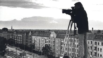 Die Frau mit der Kamera: Blick über den Prenzlauer Berg 1990.