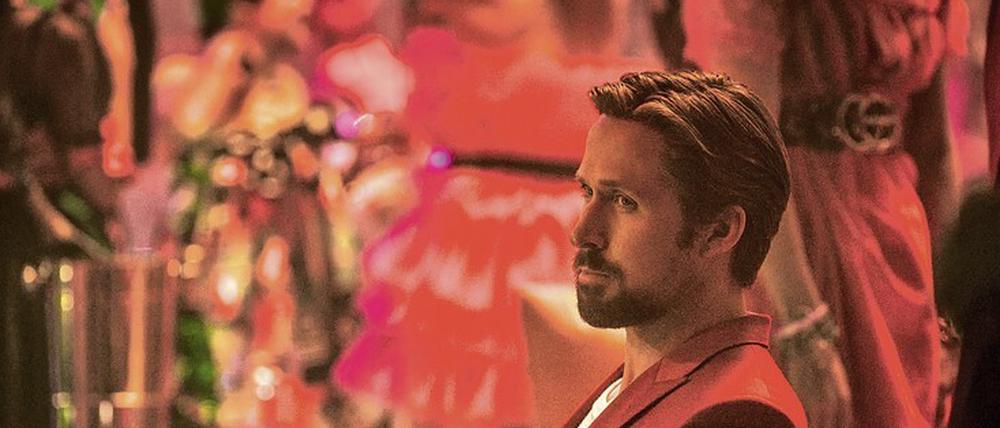 Undercover im roten Anzug. So extravagant ist Court Gentry (Ryan Gosling) im Einsatz selten.
