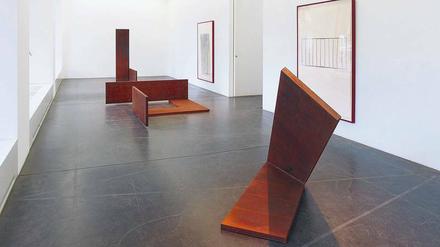 Die Ausstellung der Galerie Nagel Draxler mit Lechner-Skulpturen und -Zeichnungen. 