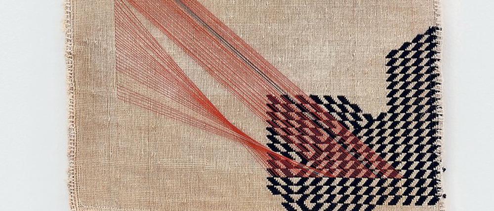 Redjaians Arbeit „No Flag 3“ aus dem Jahr 2019 mit Fäden auf von Hand gewebtem Teppich.