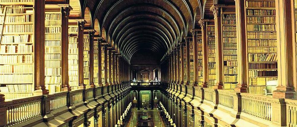 Die Gefräßigkeit des Alters hat hier keine Chance. Die Bibliothek des Trinity College in Dublin.Foto: laif