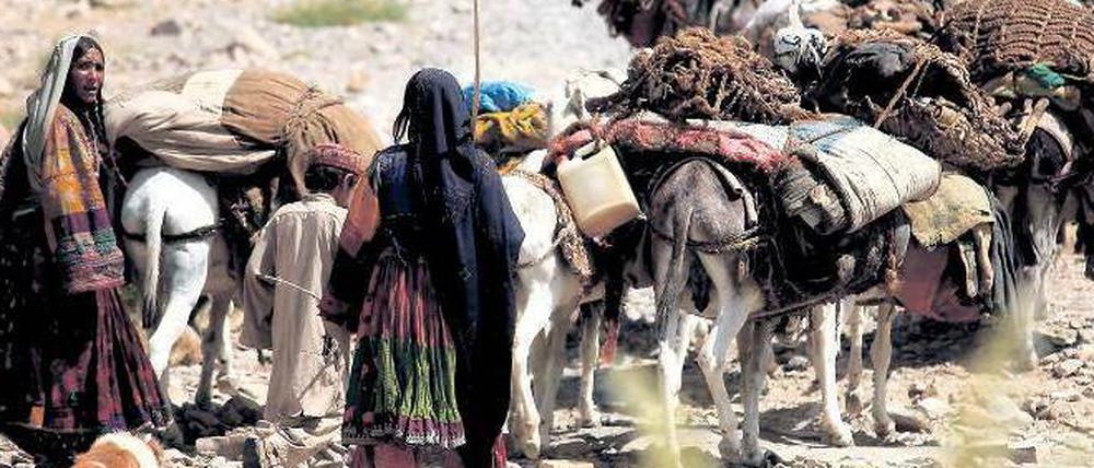 Die Karawane muss weiterziehen. Nomadenfamilie im heutigen Belutschistan. 