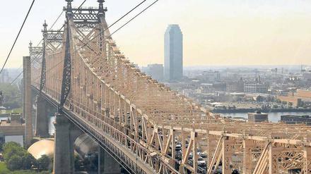 Stadt der Zeitpiloten. Die Brücke zwischen Manhattan und Queens, einem der Schauplätze von Lethems Roman.