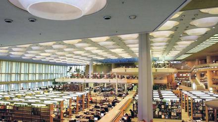 Blick in den Lesesaal der Staatsbibliothek am Kulturforum. 