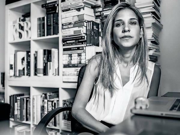 Poesie und Wahrheit. Schriftstellerin Karina Sainz Borgo erzählt von einer Gesellschaft am Abgrund.
