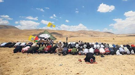 Palästinenser beim Gebet im Jordantal während eines Protests gegen die Pläne Israels, Teile des Westjordanlandes zu annektieren.