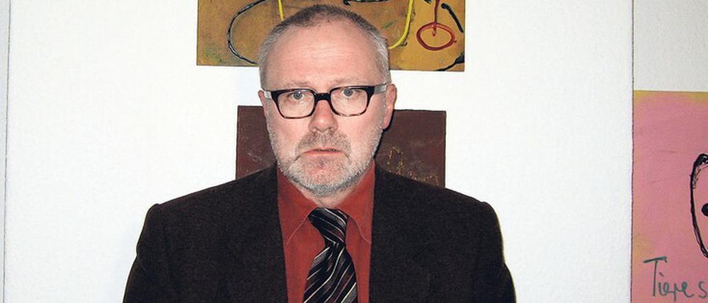 Der Berliner Schriftsteller und Künstler Thomas Kapielski, 68.